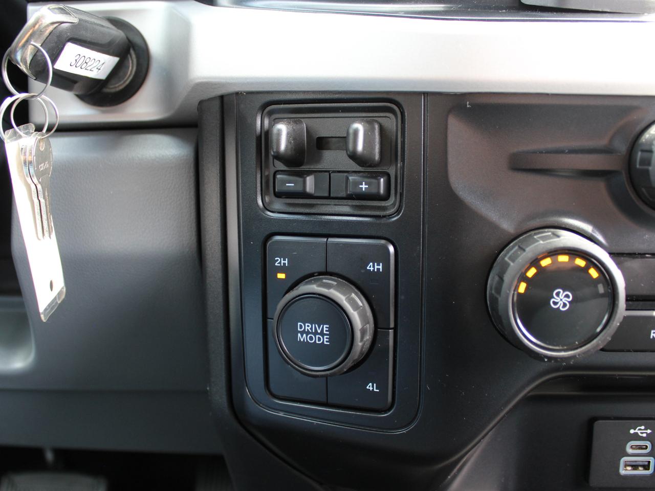 Ford F-250 SD XLT Crew Cab Long Bed 4WD 2025