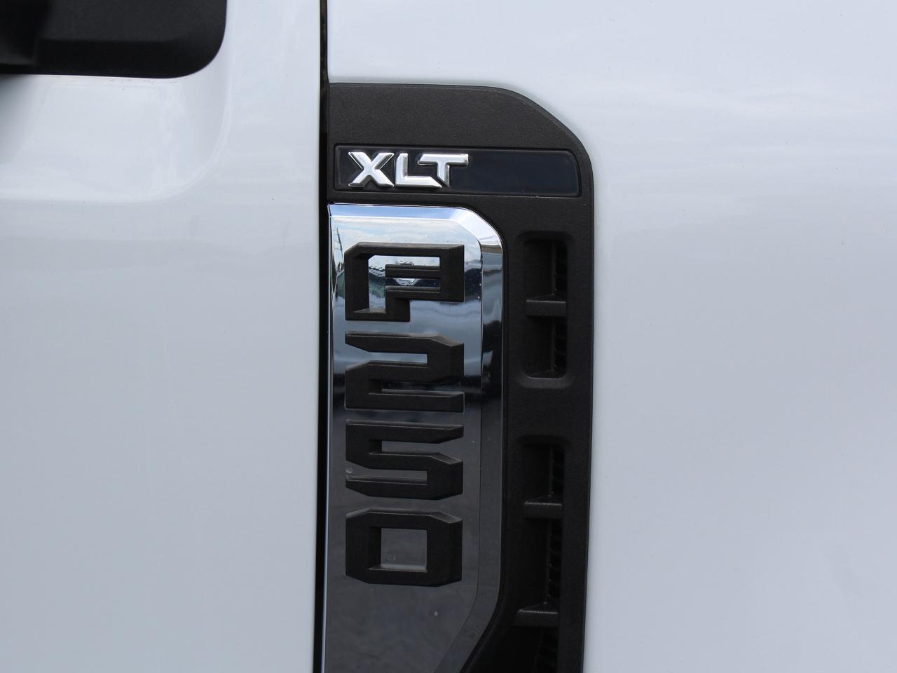 Ford F-250 SD XLT Crew Cab Long Bed 4WD 2025