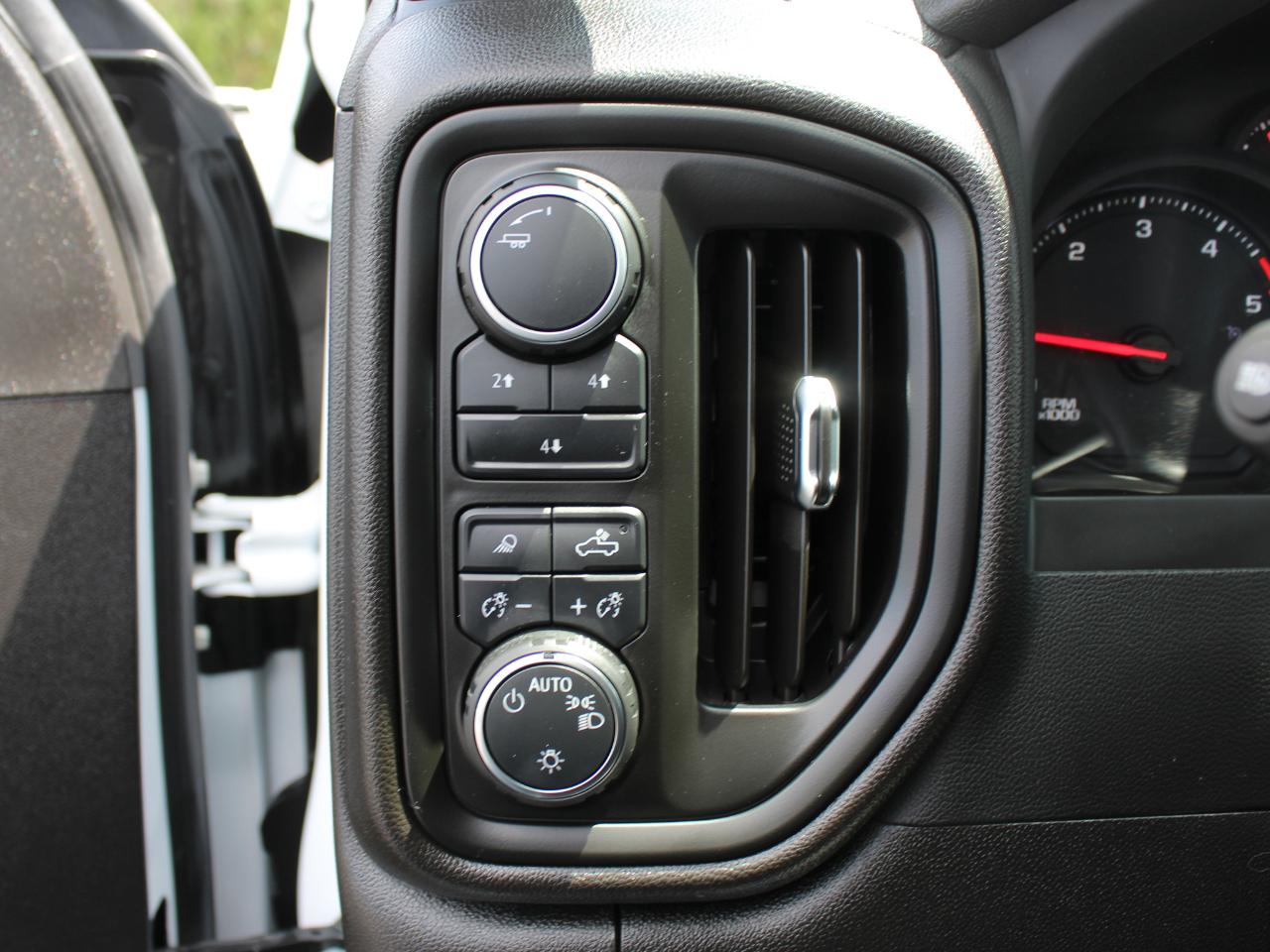 Chevrolet Silverado 2500HD Custom Crew Cab Long Box 4WD 2025