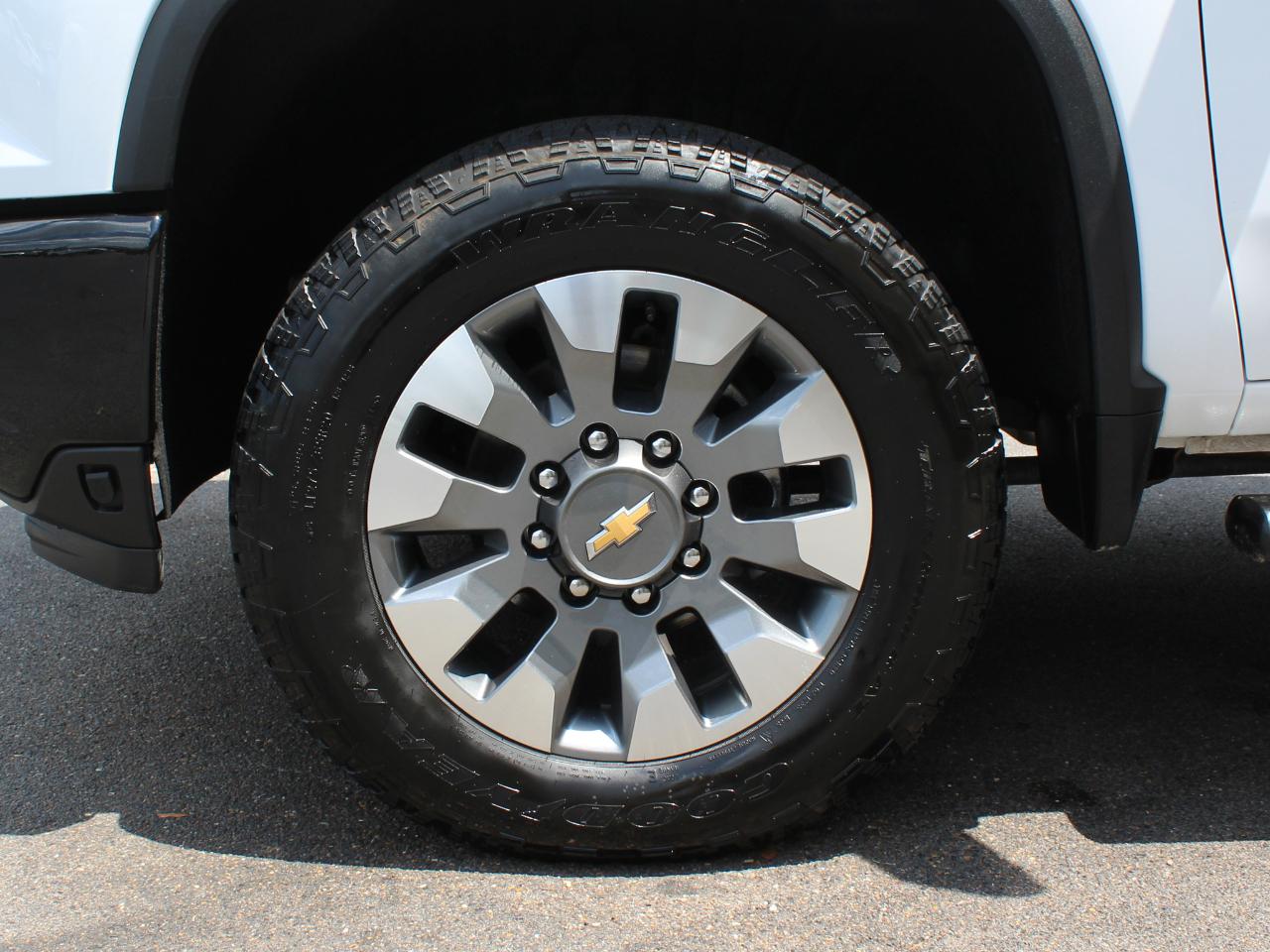 Chevrolet Silverado 2500HD Custom Crew Cab Long Box 4WD 2025