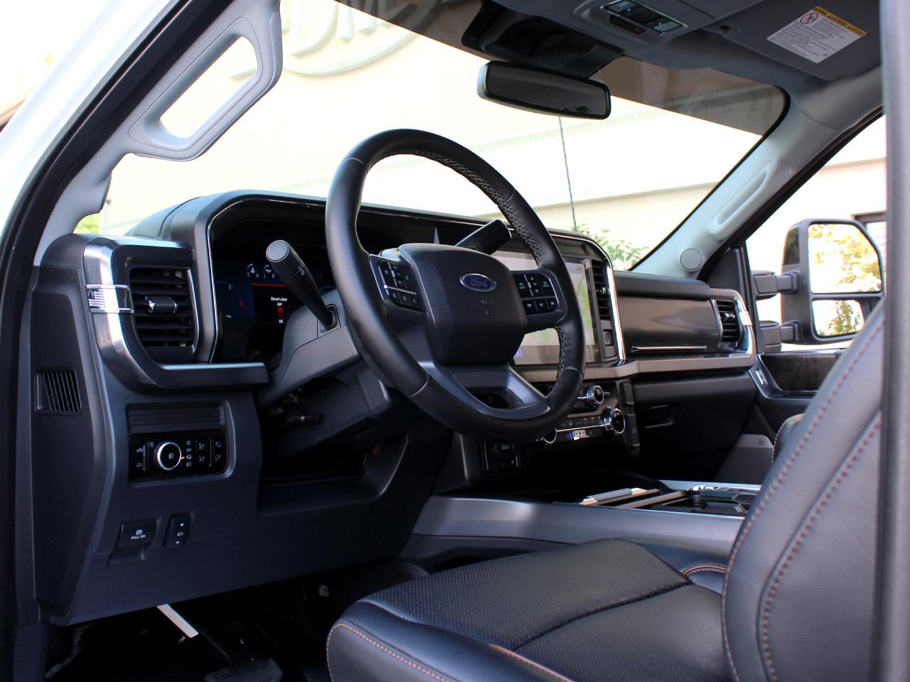 Ford F-250 SD Lariat Crew Cab 4WD 2025