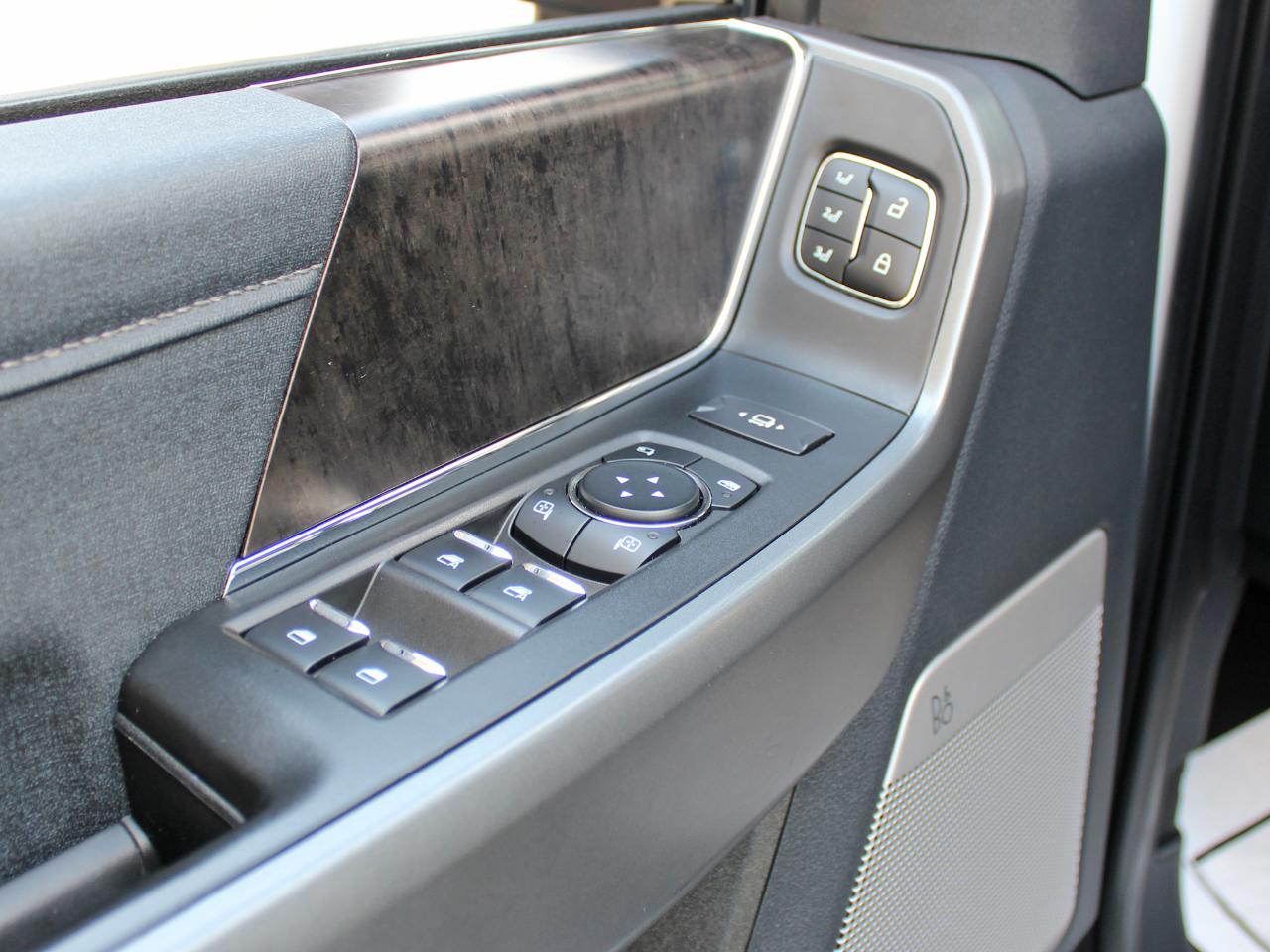 Ford F-250 SD Lariat Crew Cab 4WD 2025