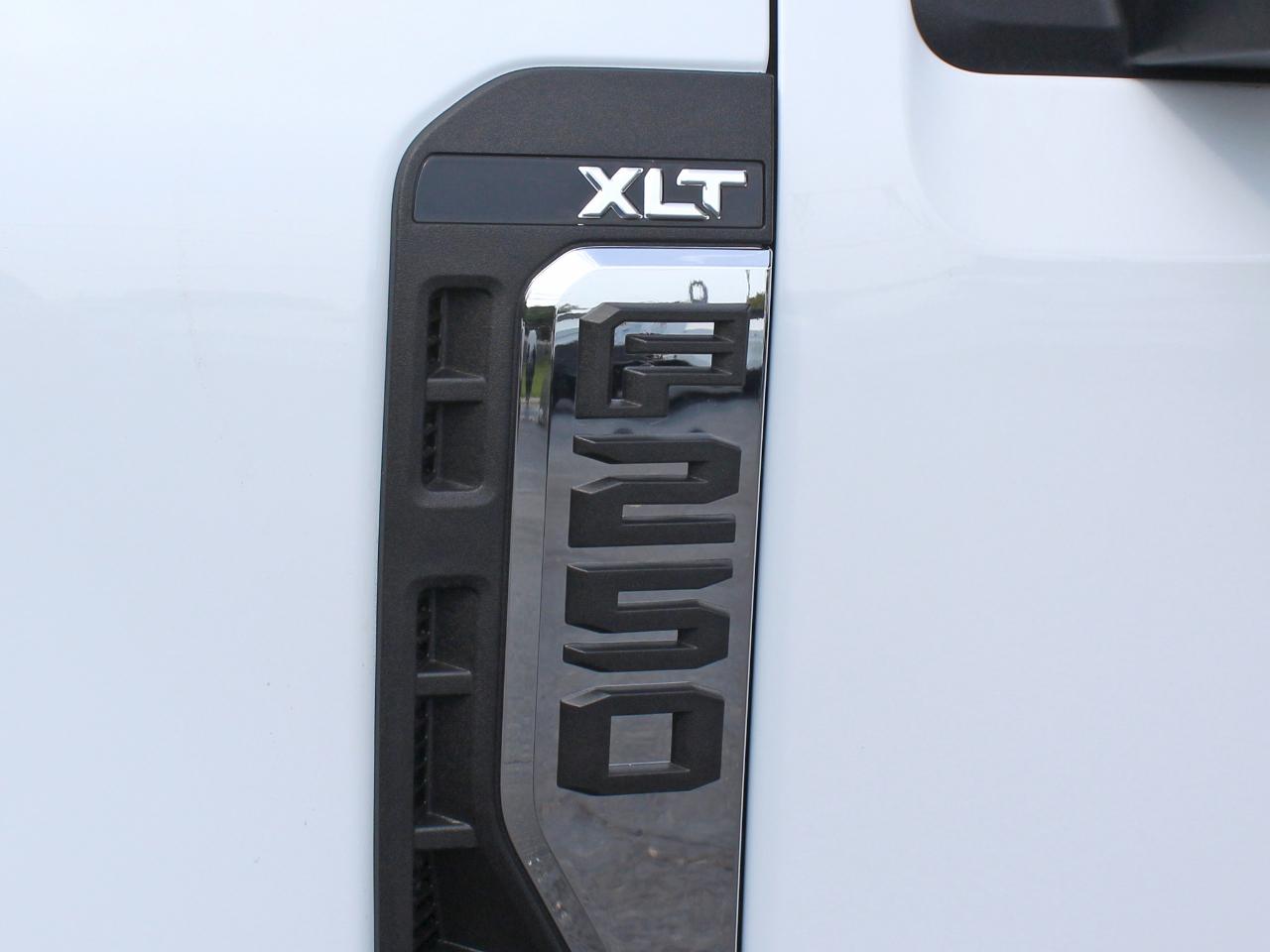 Ford F-250 SD XLT Crew Cab Long Bed 4WD 2024