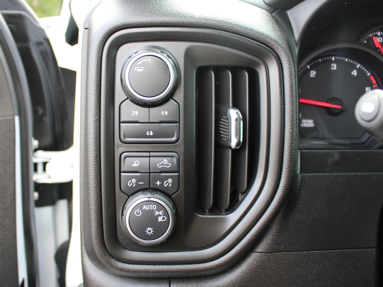 Chevrolet Silverado 2500HD Custom Crew Cab Long Box 4WD 2025