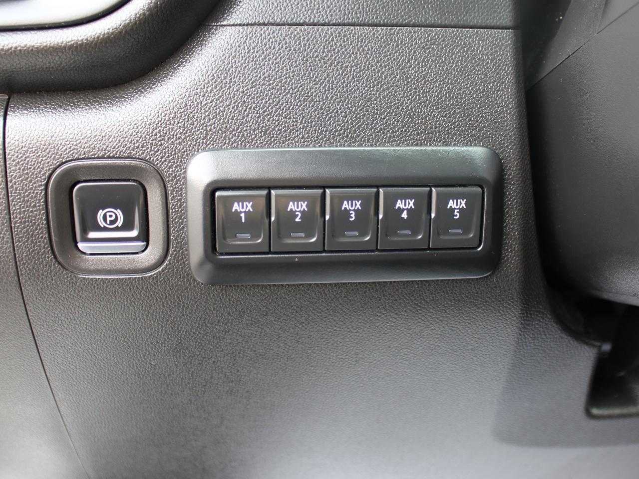 Chevrolet Silverado 2500HD Custom Crew Cab Long Box 4WD 2025