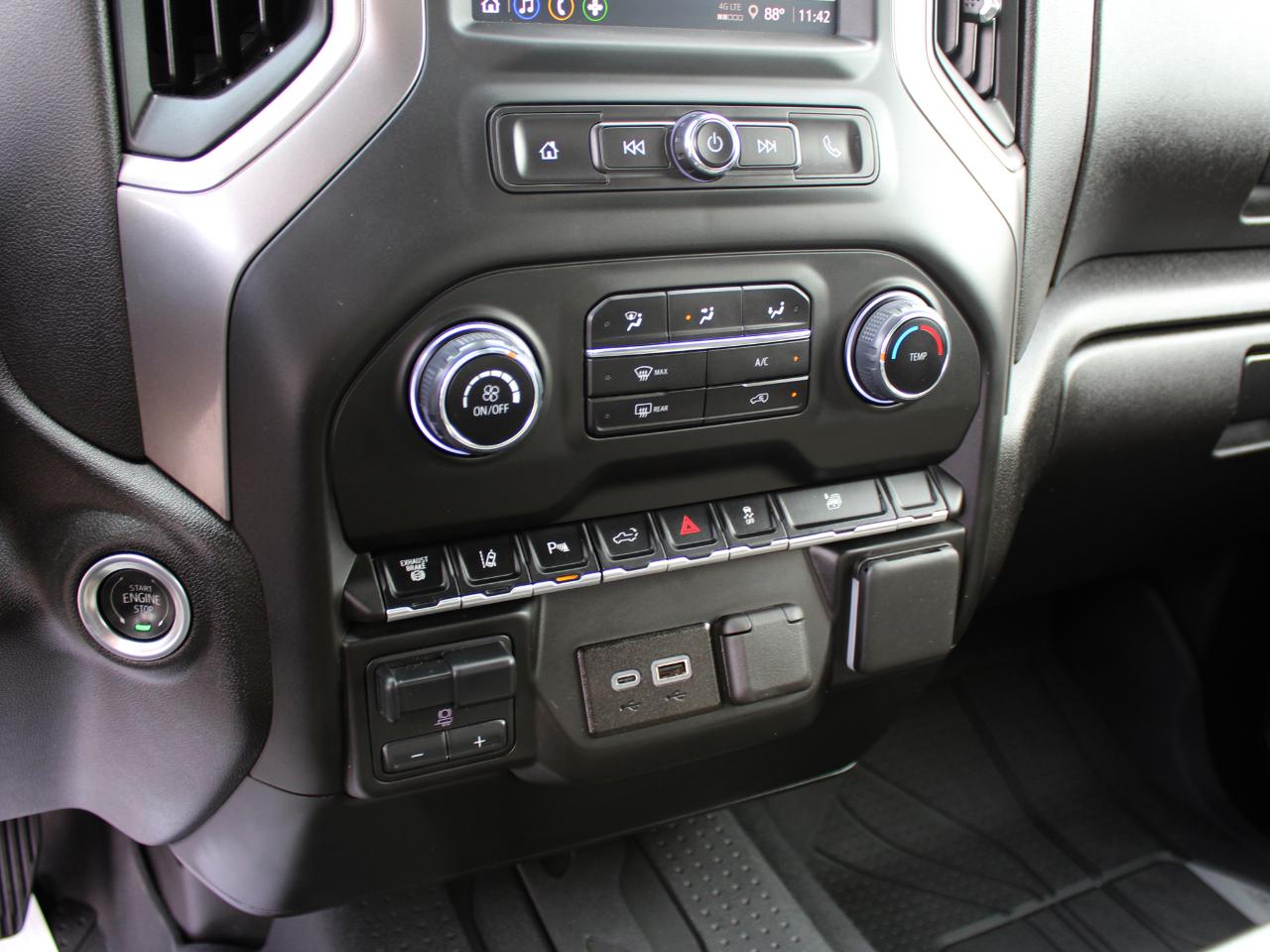 Chevrolet Silverado 2500HD Custom Crew Cab Long Box 4WD 2025