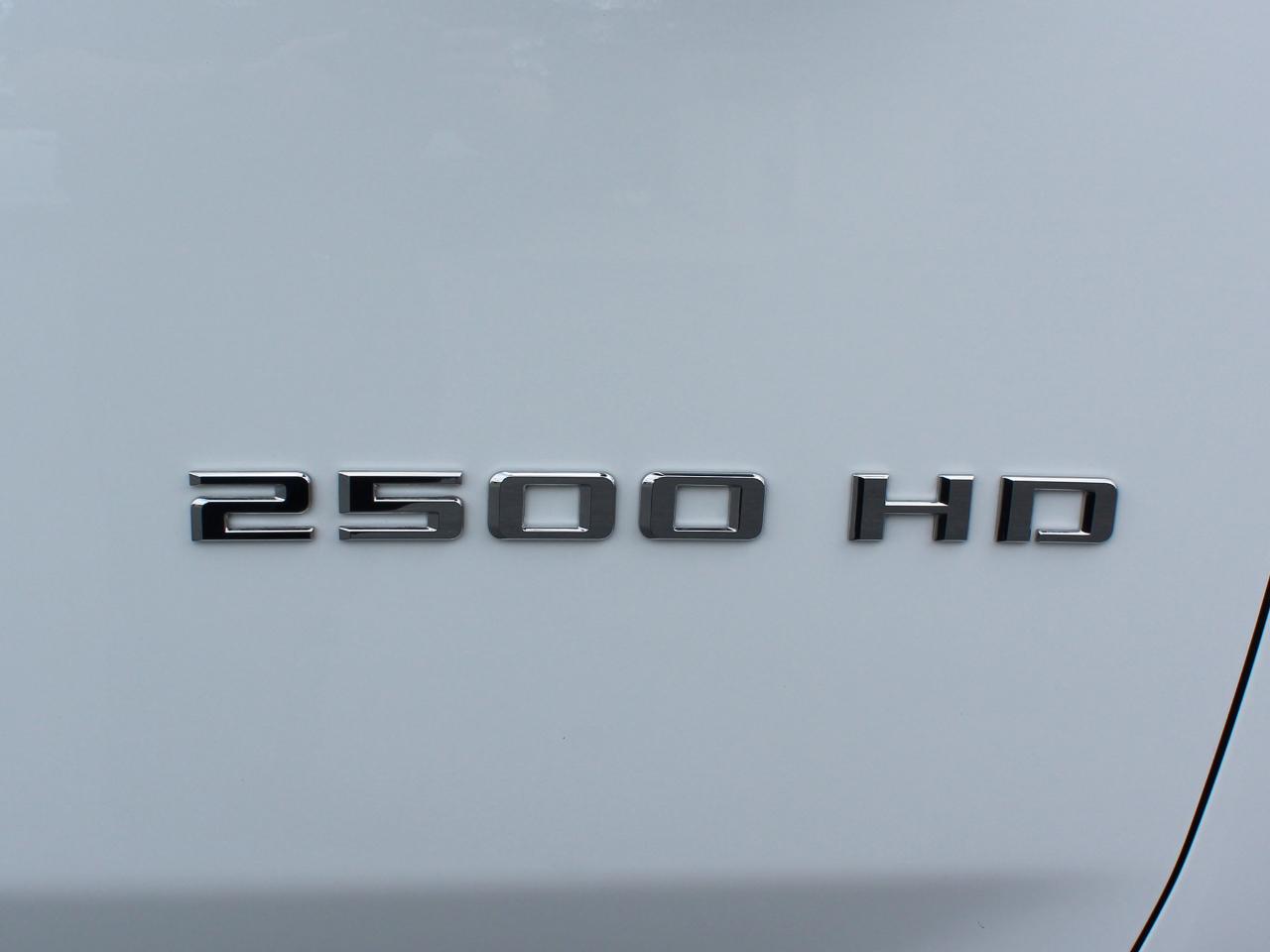 Chevrolet Silverado 2500HD Custom Crew Cab Long Box 4WD 2025