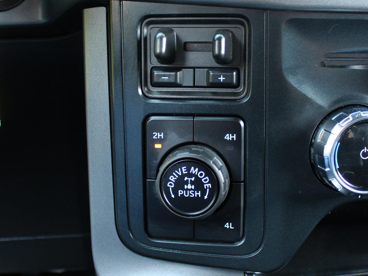 Ford F-150 XLT SuperCrew 4WD 2025