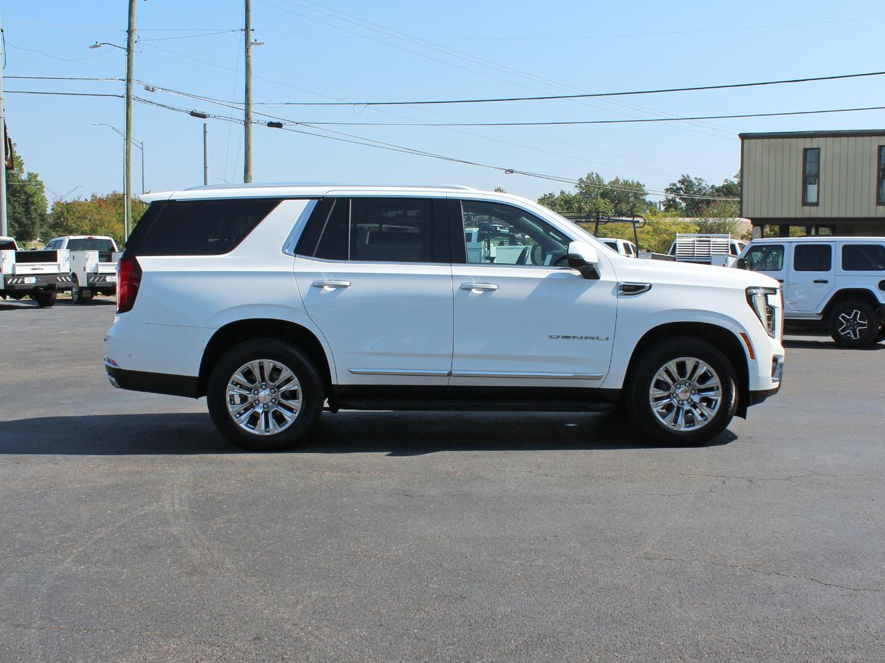 GMC Yukon Denali 4WD 2025