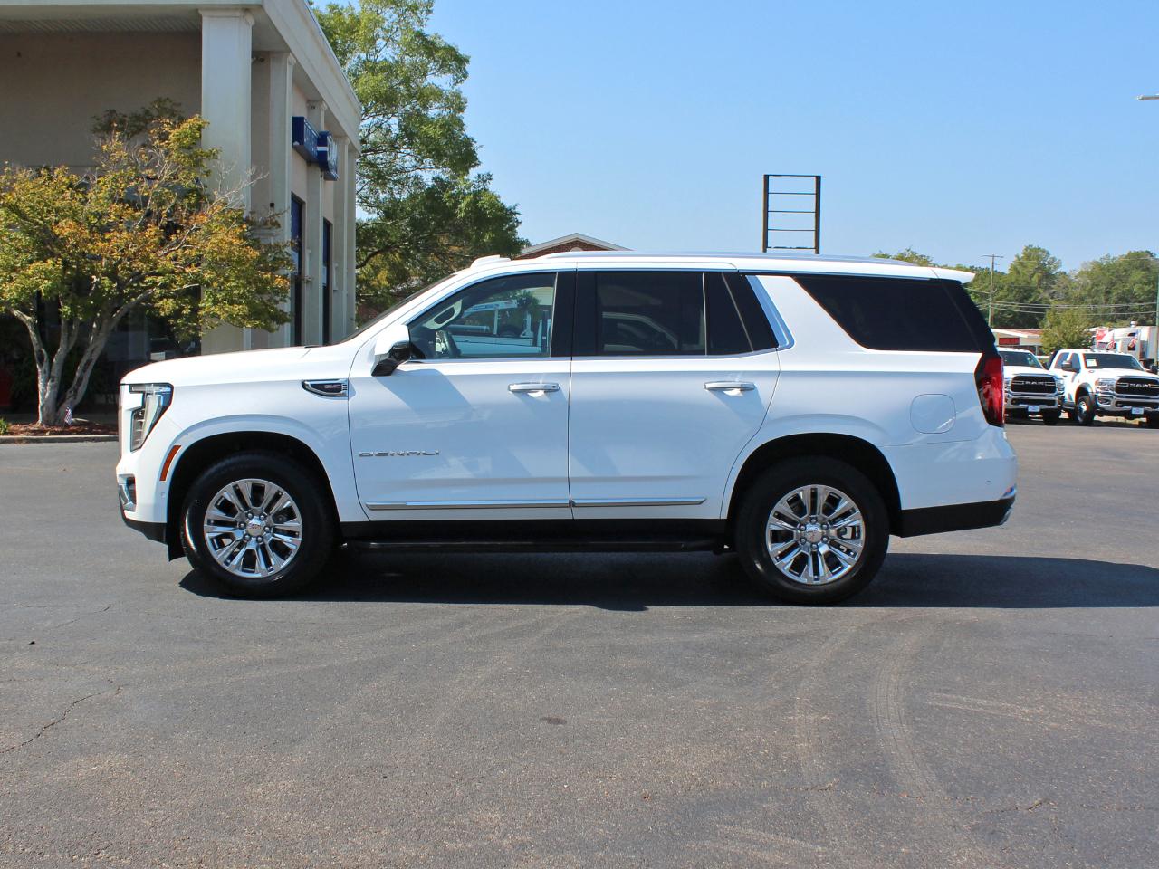 GMC Yukon Denali 4WD 2025
