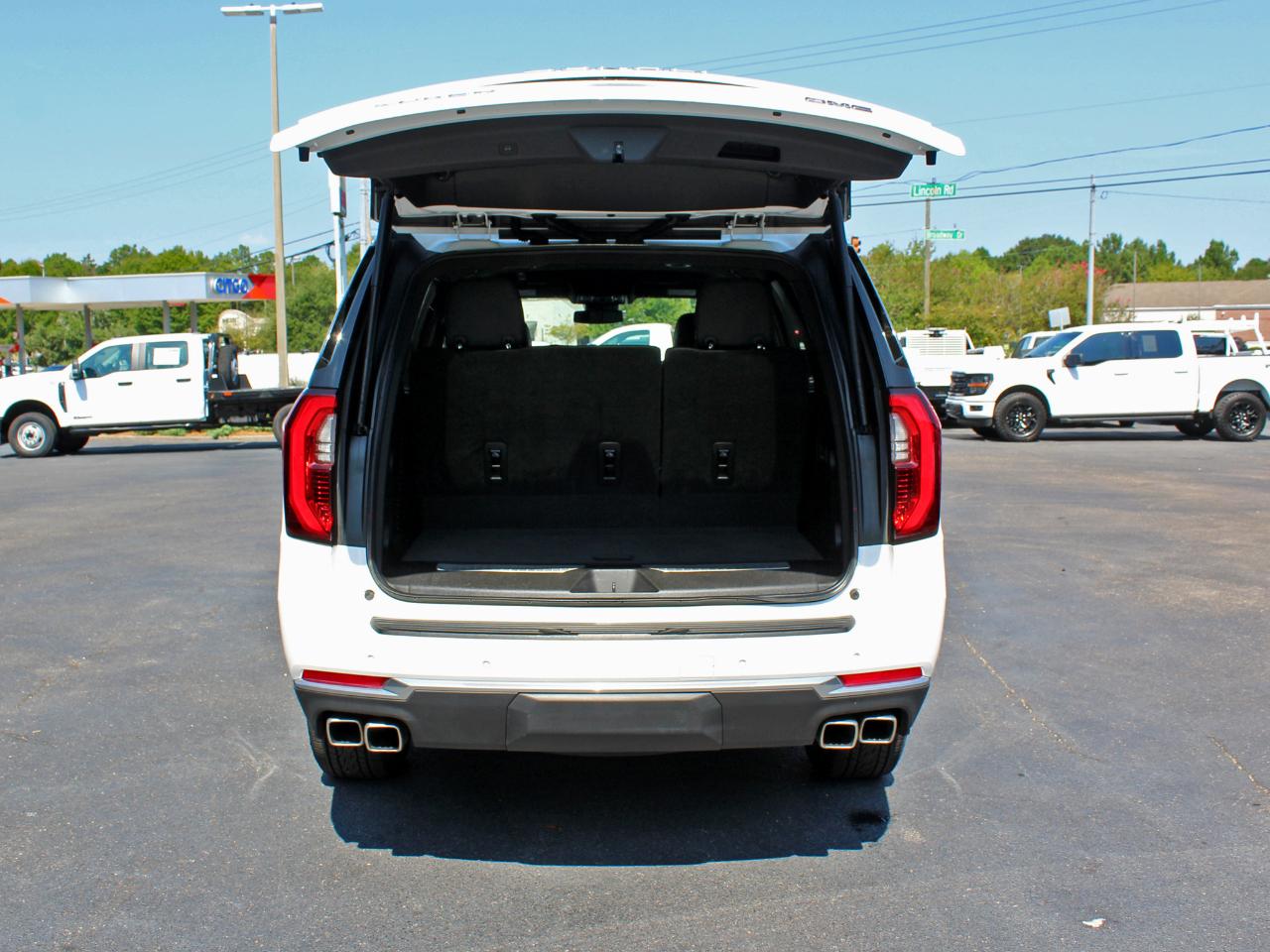 GMC Yukon Denali 4WD 2025