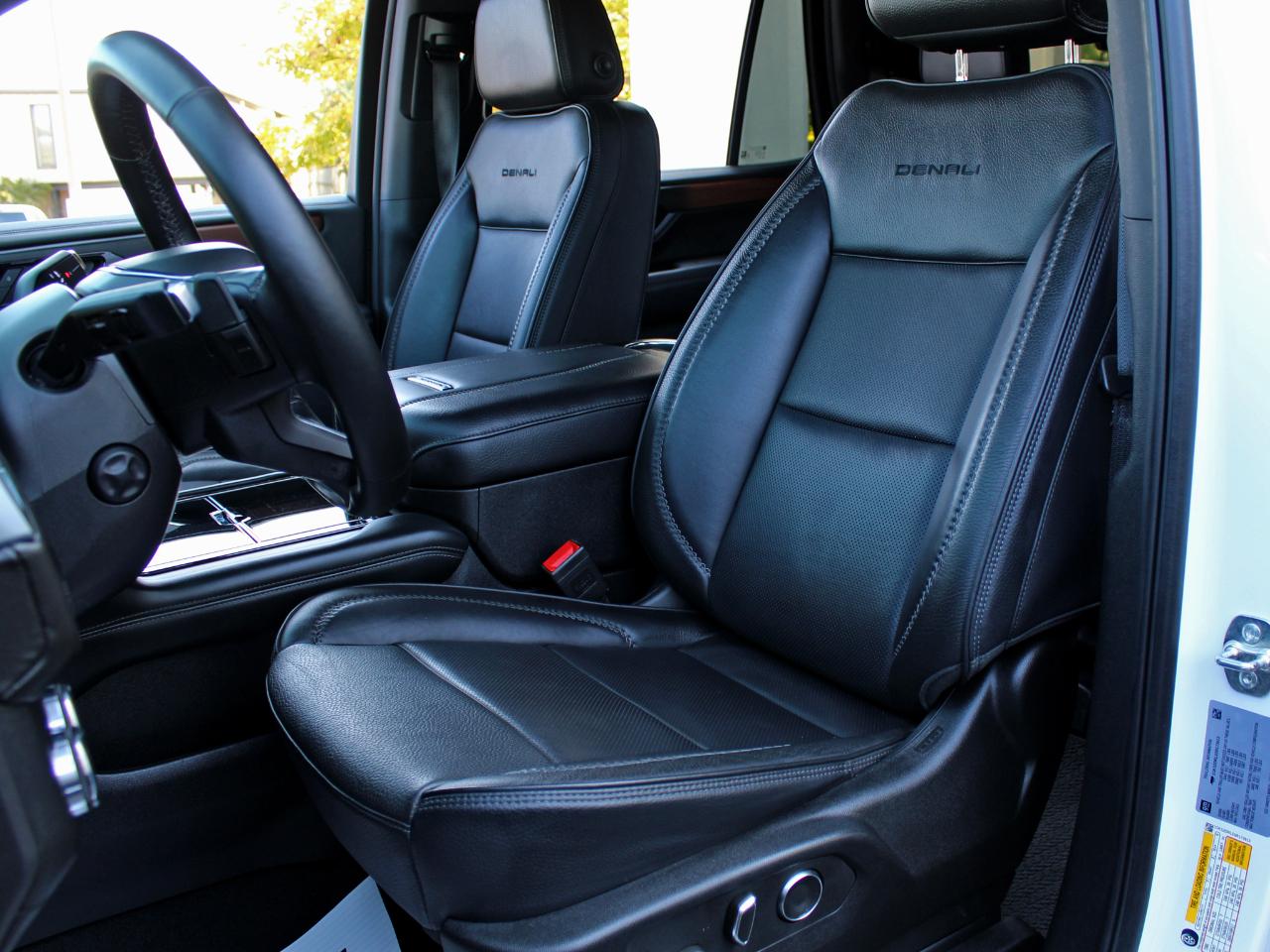 GMC Yukon Denali 4WD 2025