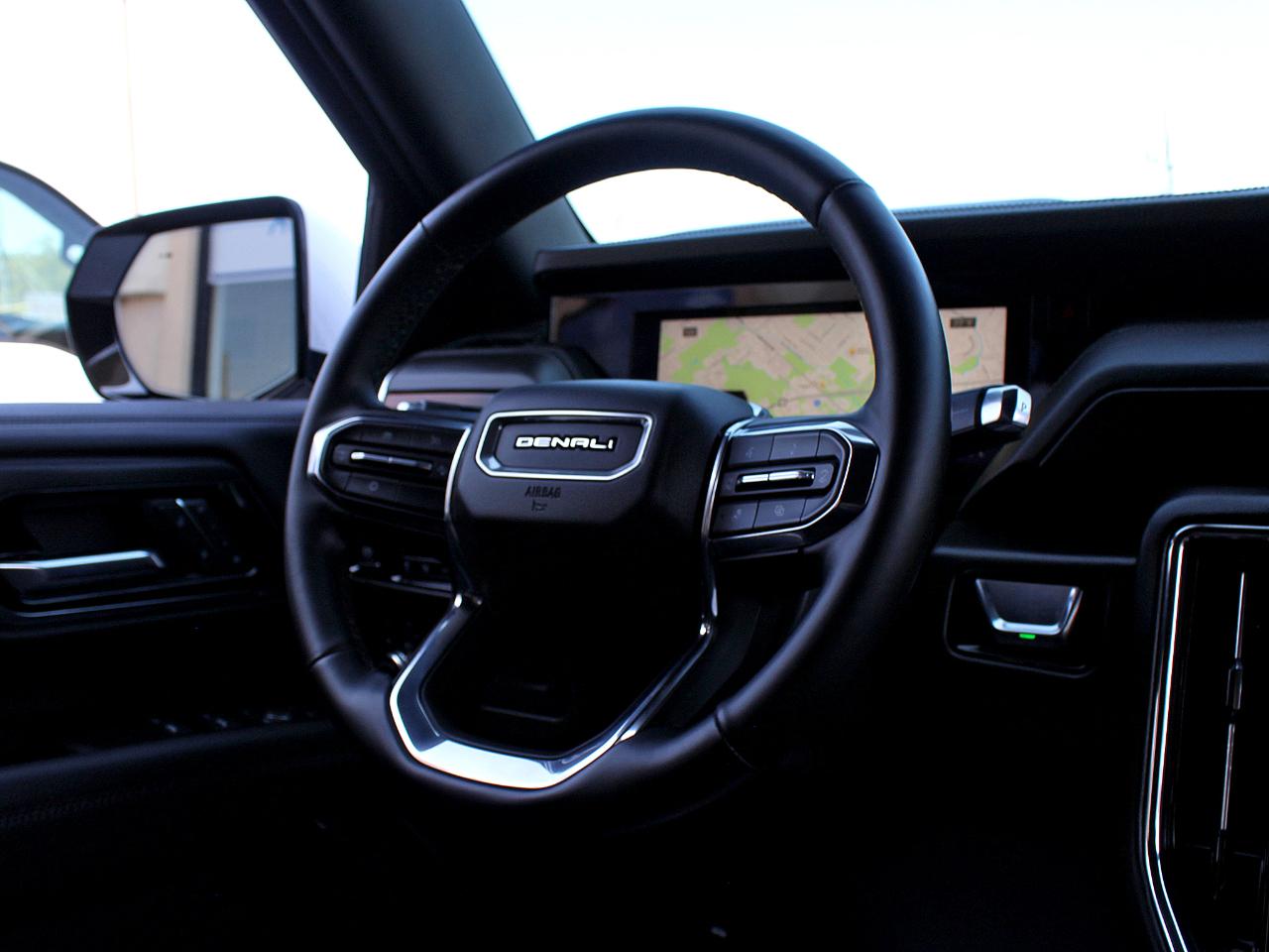 GMC Yukon Denali 4WD 2025