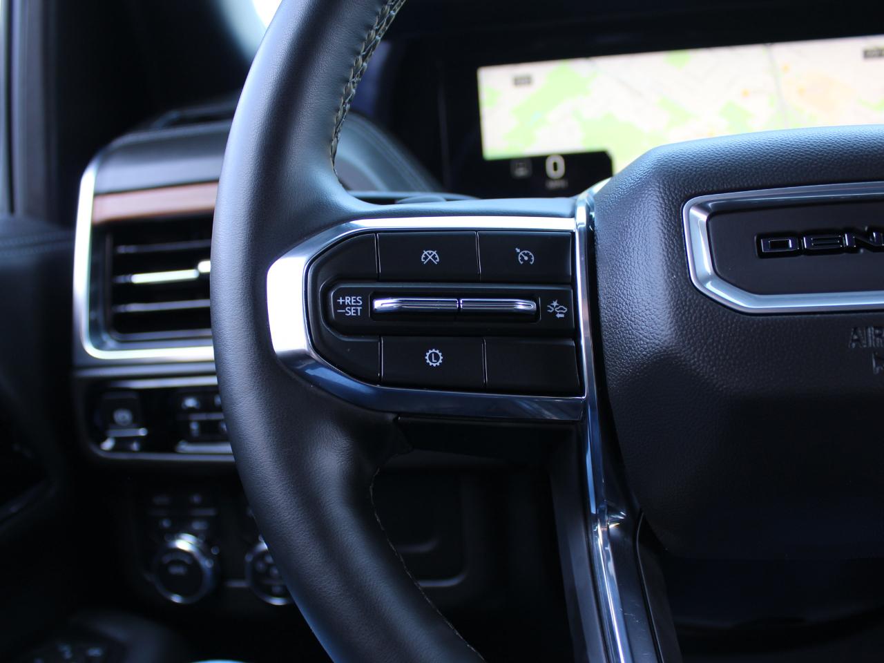 GMC Yukon Denali 4WD 2025