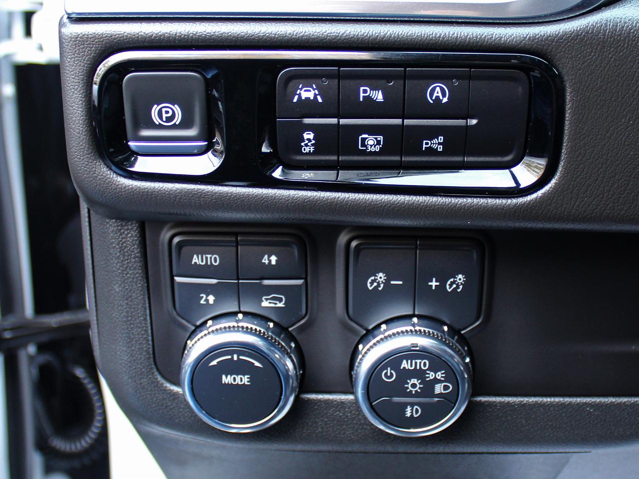 GMC Yukon Denali 4WD 2025