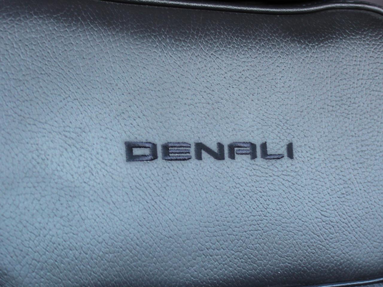 GMC Yukon Denali 4WD 2025