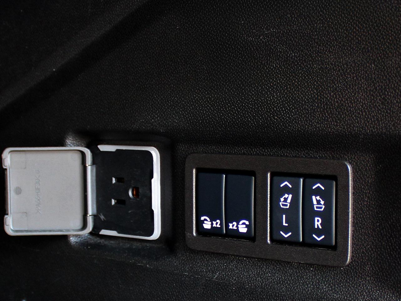 GMC Yukon Denali 4WD 2025