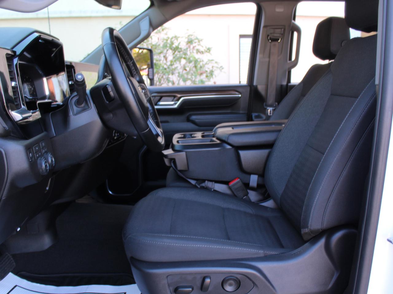 Chevrolet Silverado 2500HD LT Crew Cab Short Box 4WD 2025