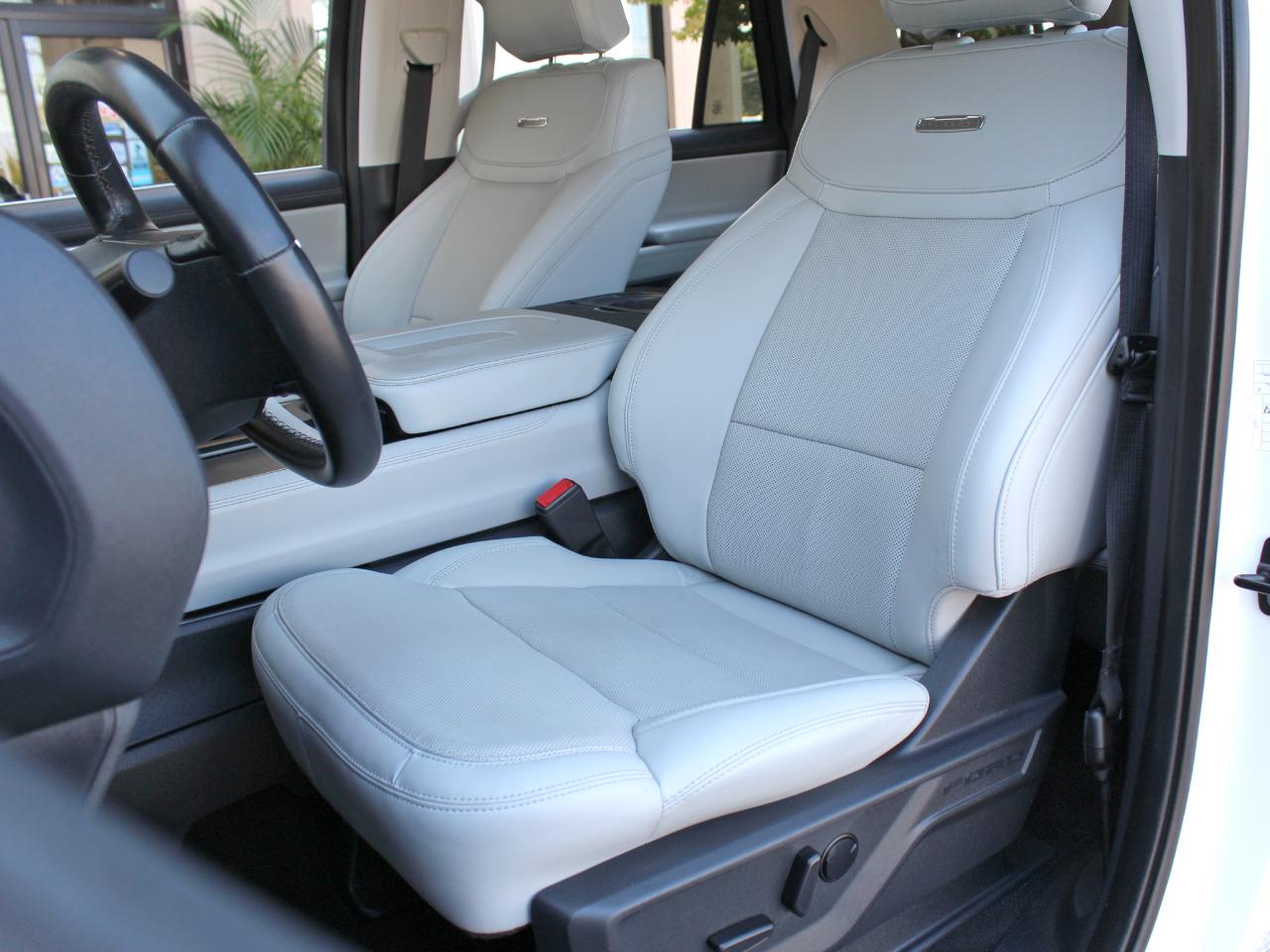 Ford Expedition Platinum 4WD 2025