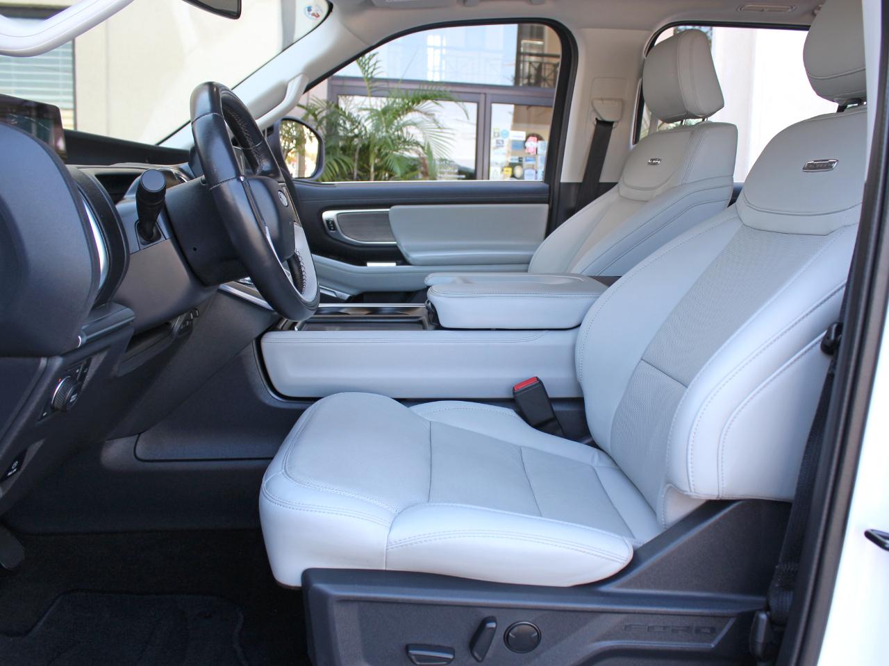 Ford Expedition Platinum 4WD 2025