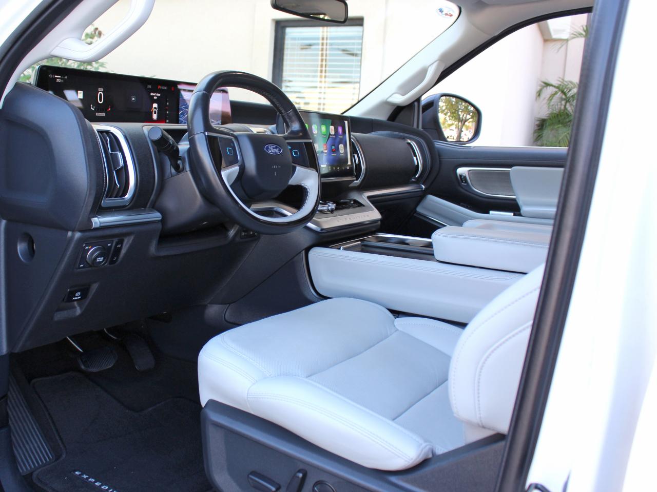 Ford Expedition Platinum 4WD 2025