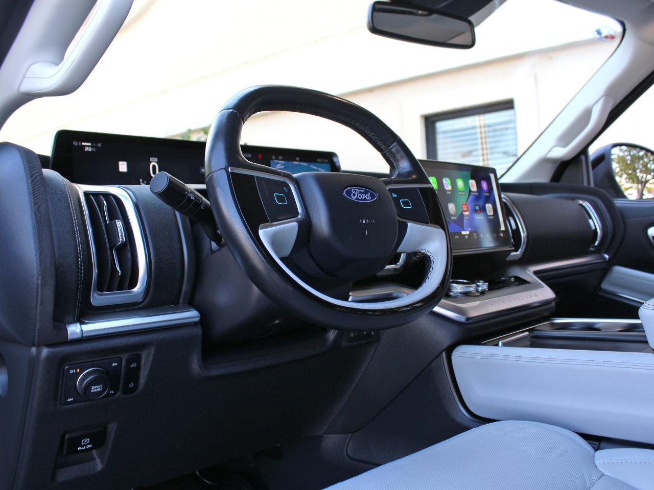 Ford Expedition Platinum 4WD 2025
