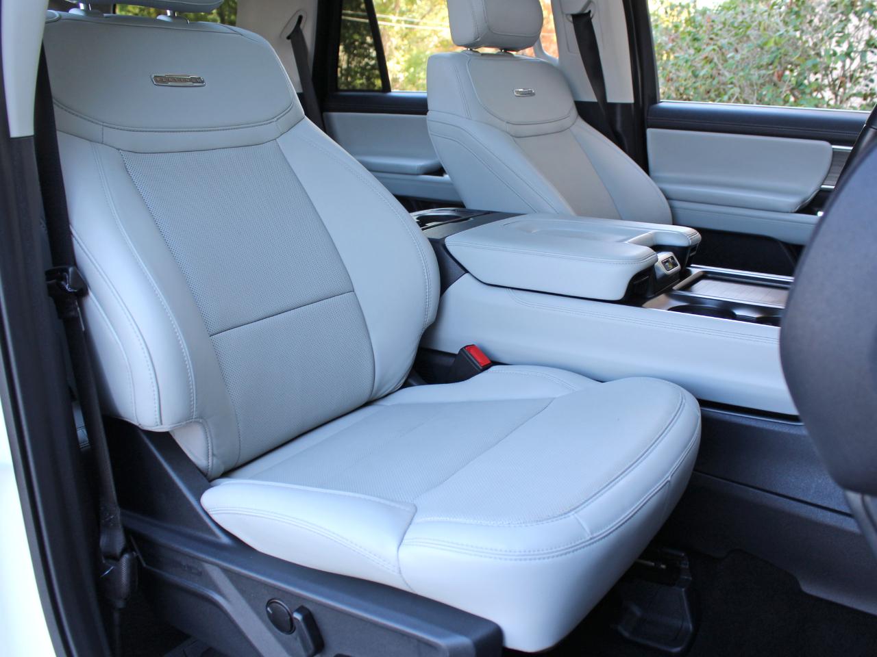 Ford Expedition Platinum 4WD 2025