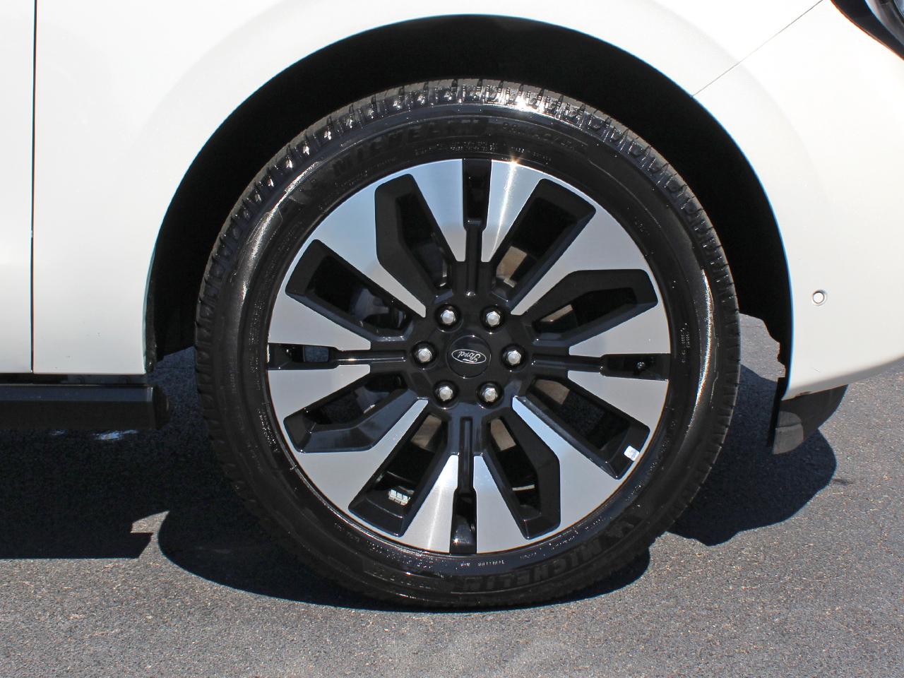 Ford Expedition Platinum 4WD 2025