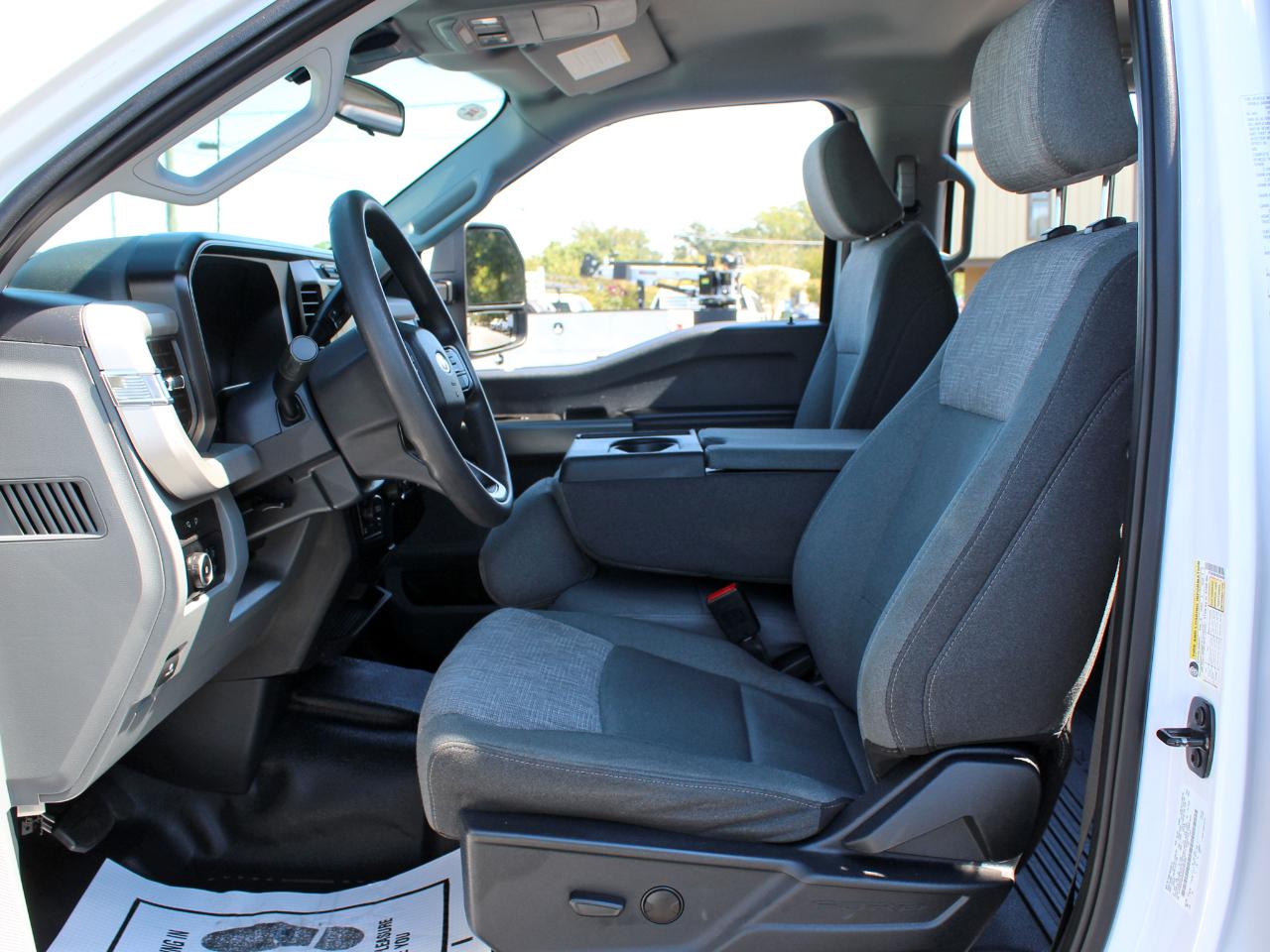 Ford F-350 SD XLT Crew Cab Long Bed 4WD 2024