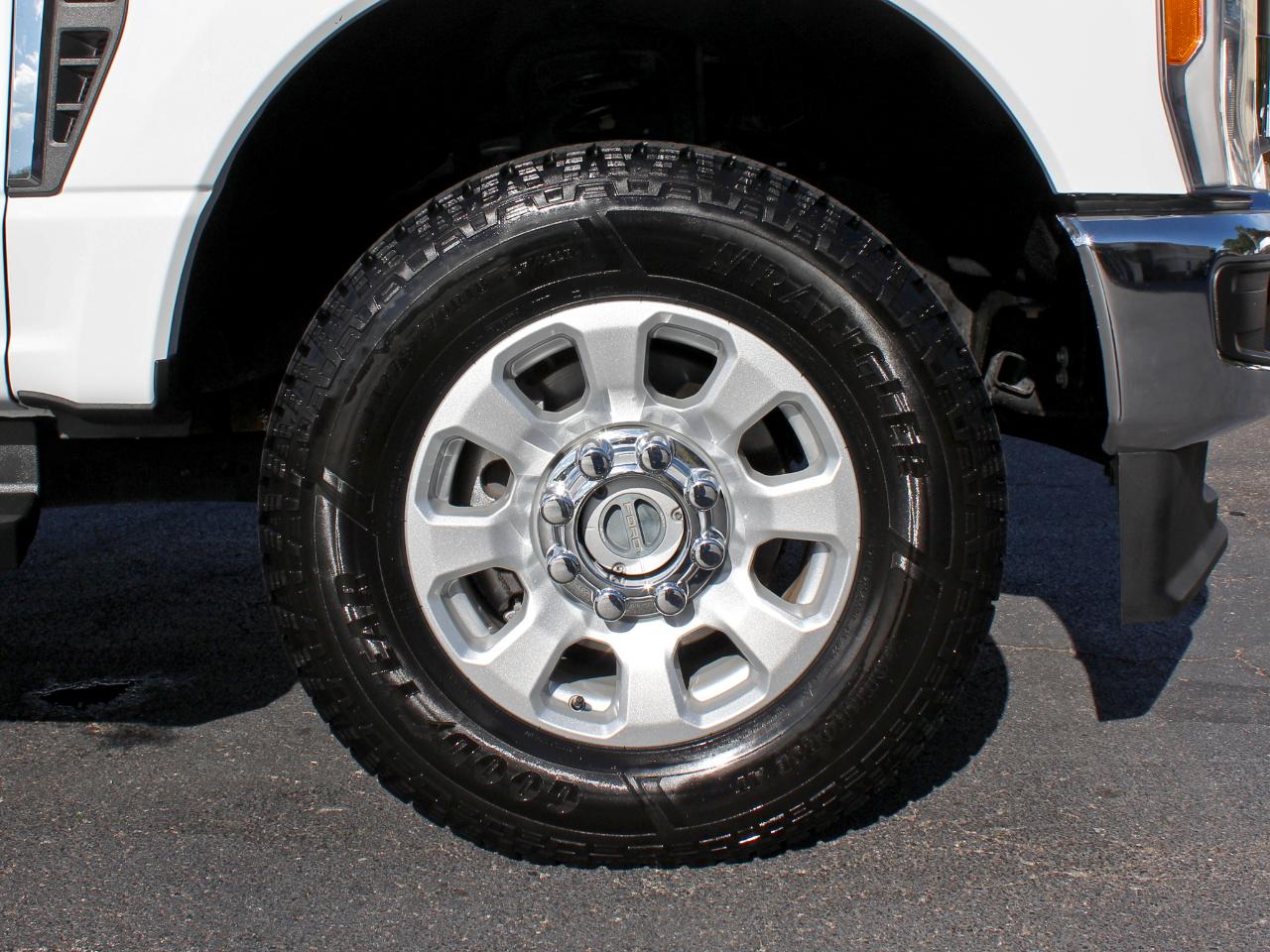 Ford F-250 SD XLT Crew Cab Long Bed 4WD 2023
