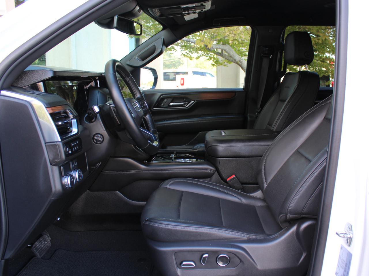 GMC Yukon Denali 2WD 2025