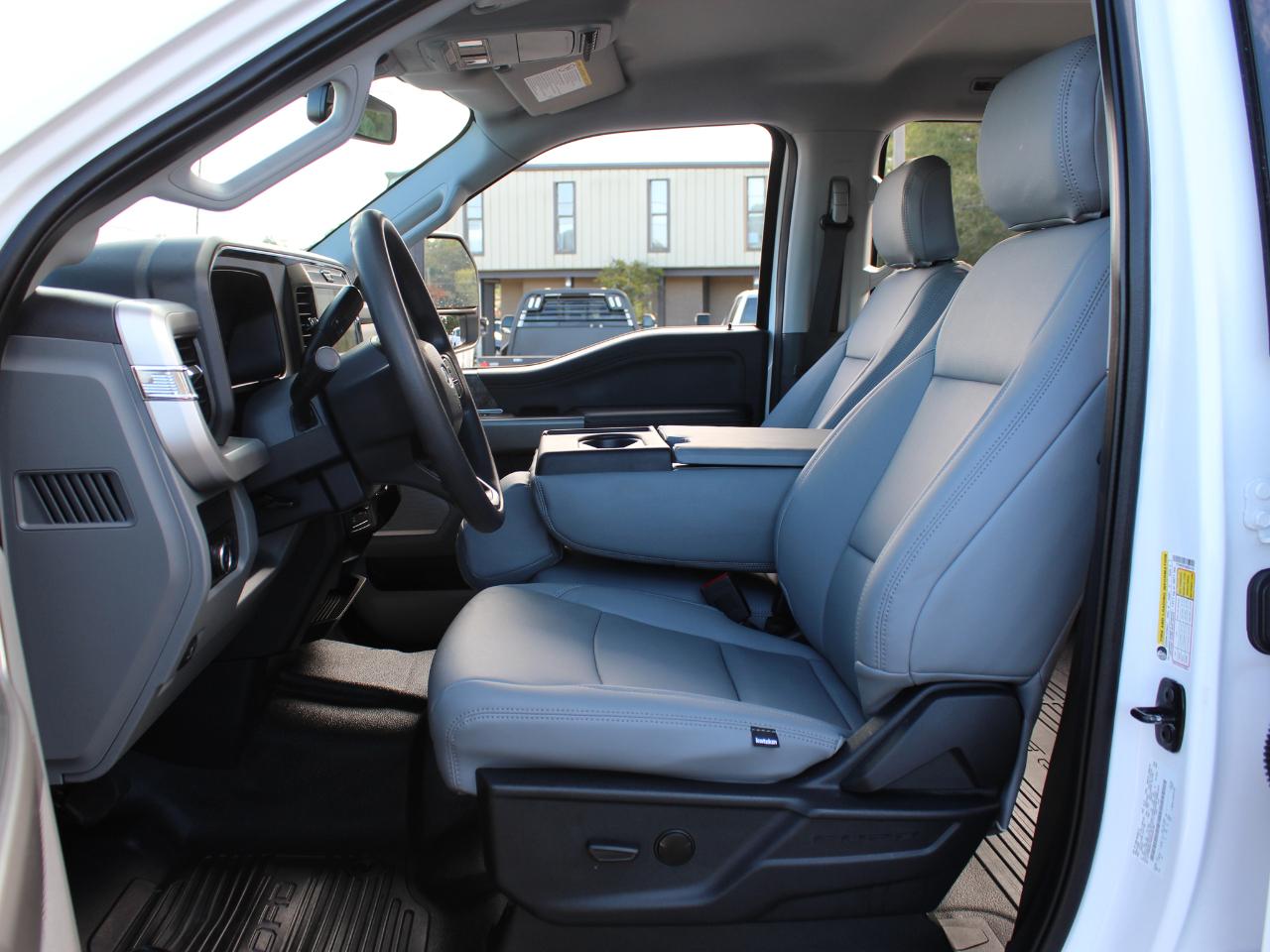 Ford F-250 SD XLT Crew Cab Long Bed 4WD 2025