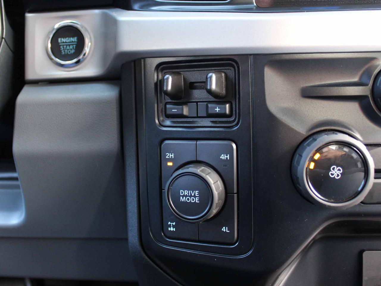 Ford F-250 SD XLT Crew Cab Long Bed 4WD 2025
