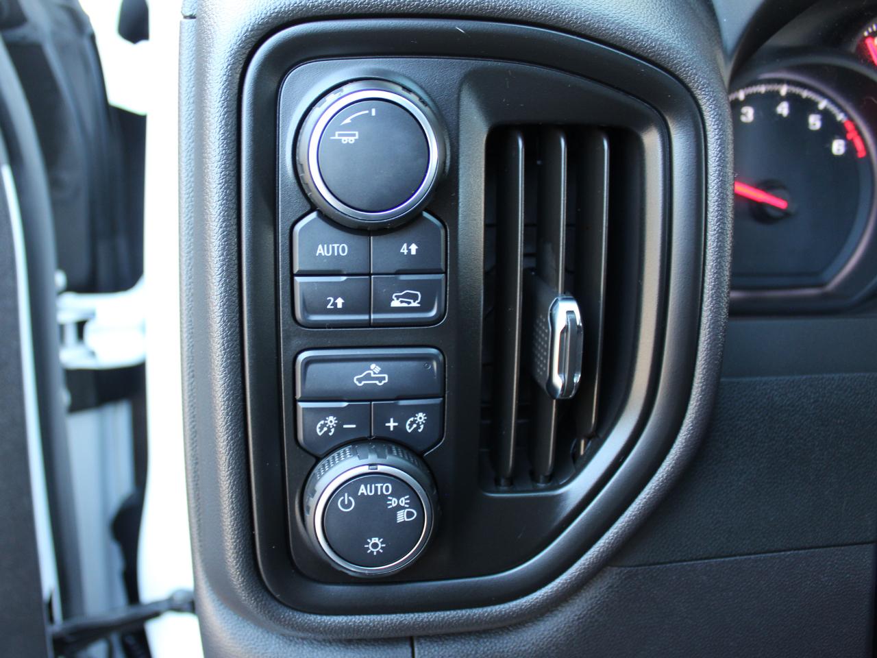 Chevrolet Silverado 1500 Work Truck Crew Cab 4WD 2024