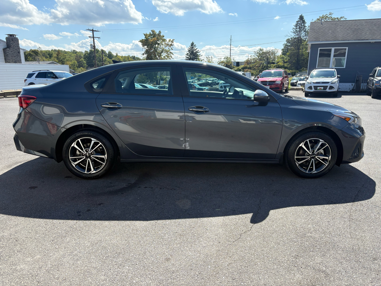 2023 Kia Forte LXS photo 3