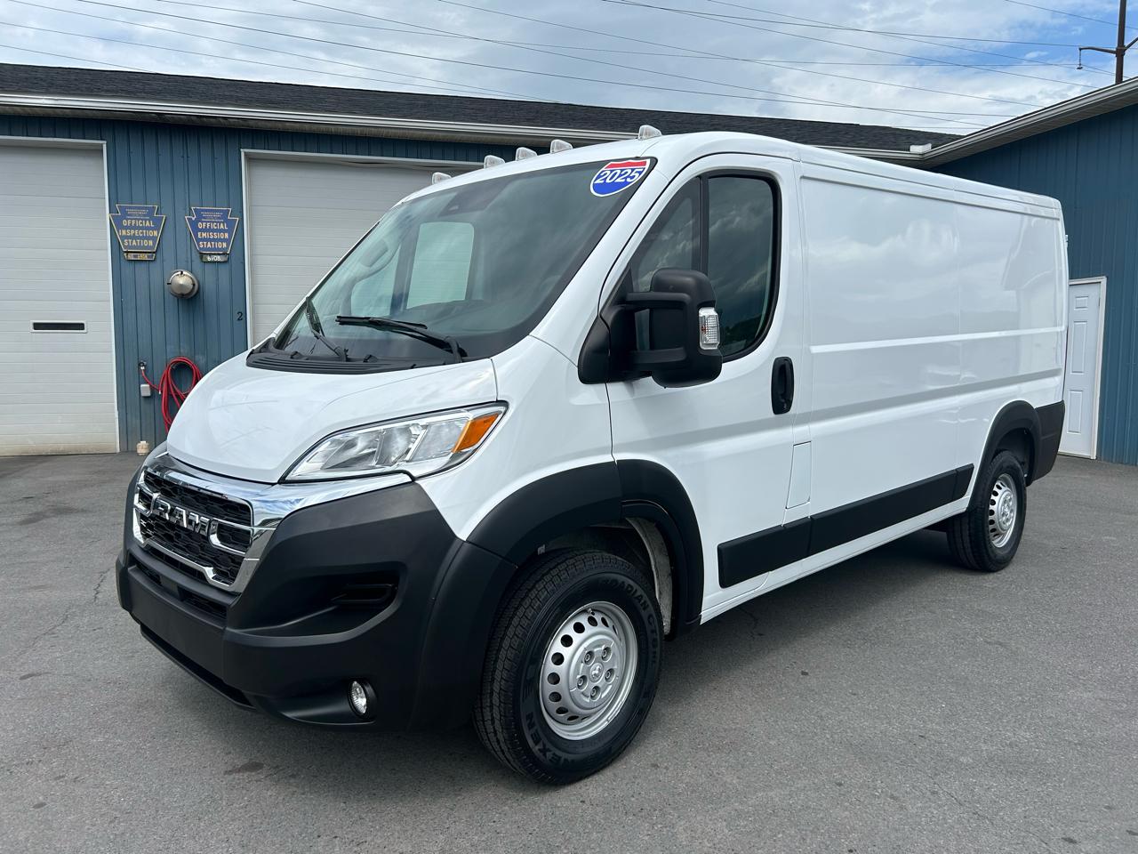 2025 RAM ProMaster Cargo Van Tradesman 2500 Low Roof 136" WB w/Pass Seat