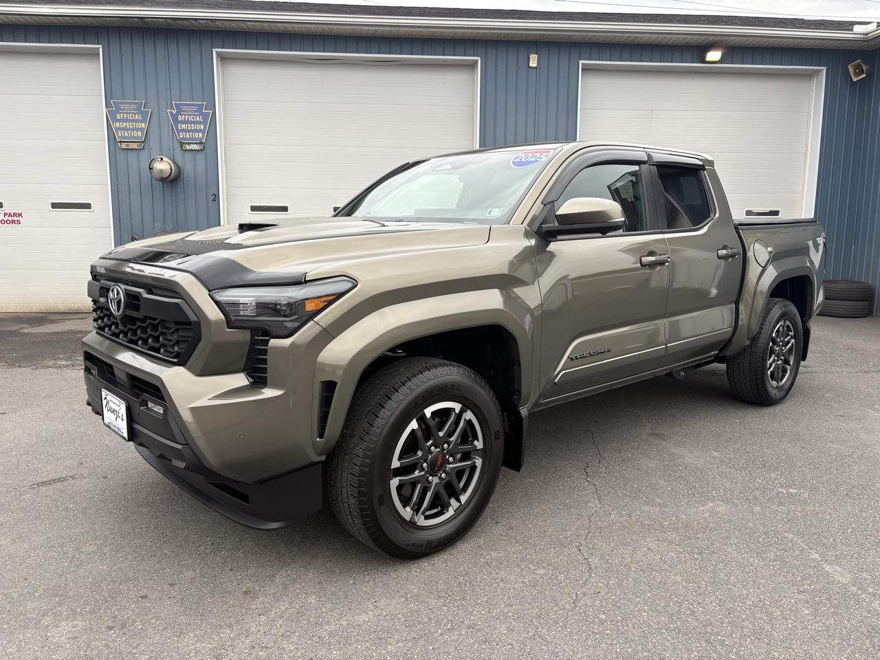 2025 Toyota Tacoma 4WD TRD Sport Double Cab 5' Bed AT (Natl)