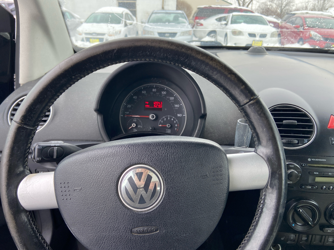 Volkswagen New Beetle 2.5L PZEV Convertible 2010