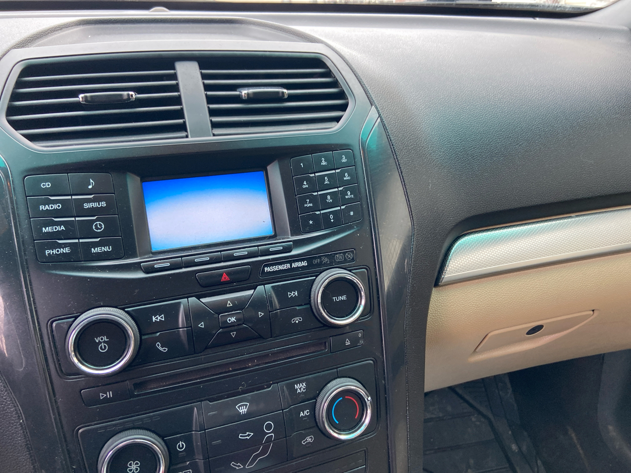 Ford Explorer Base 4WD 2016