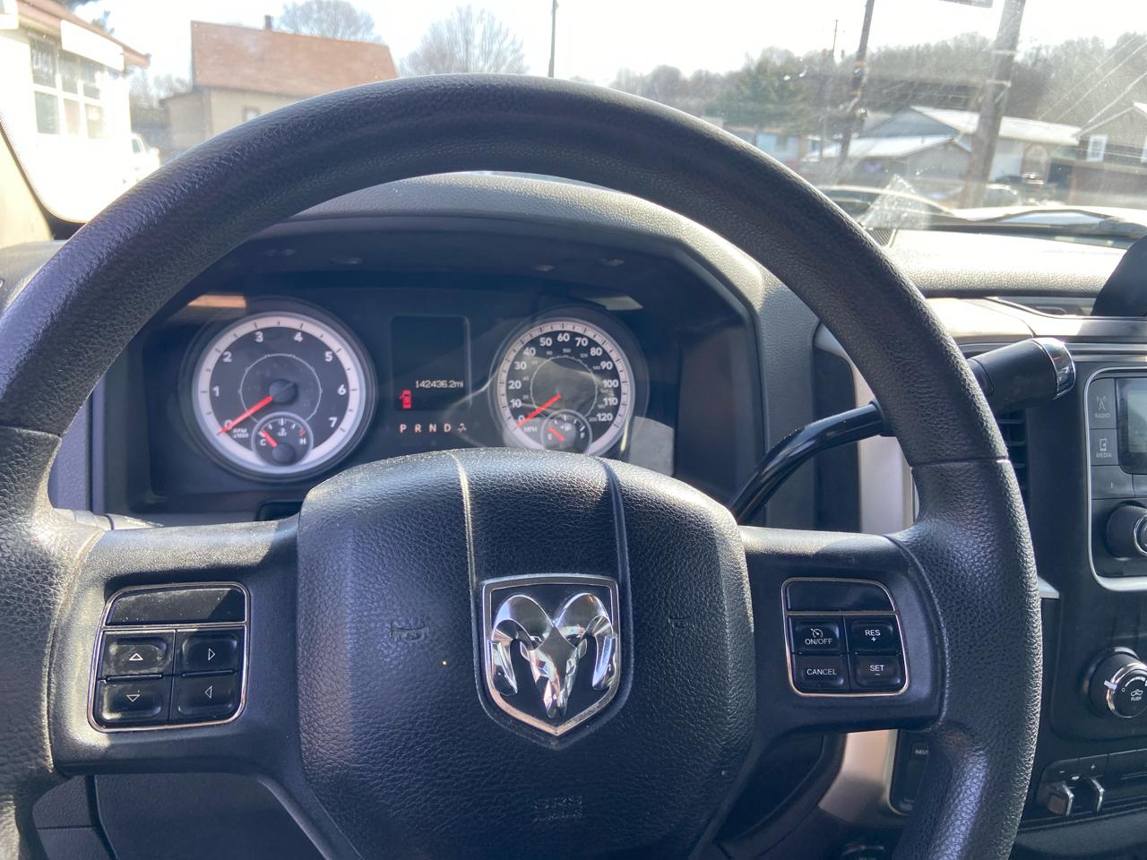 RAM 1500 SLT Crew Cab SWB 4WD 2013