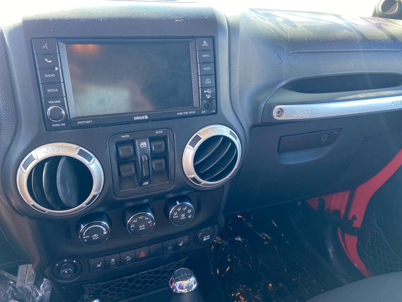 Jeep Wrangler Unlimited Sahara 4WD 2013