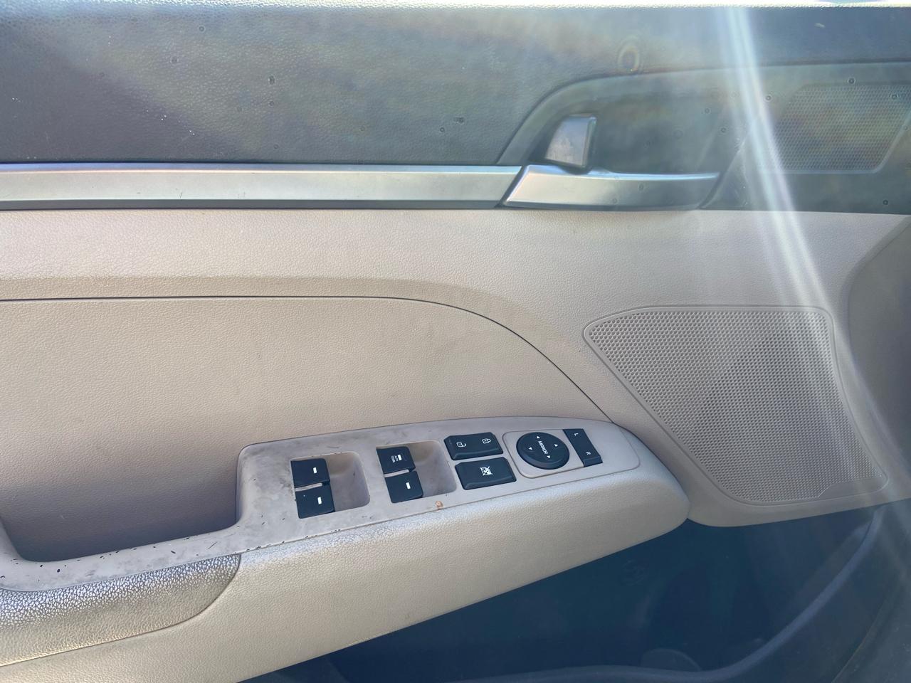 Hyundai Elantra SE 6AT 2017