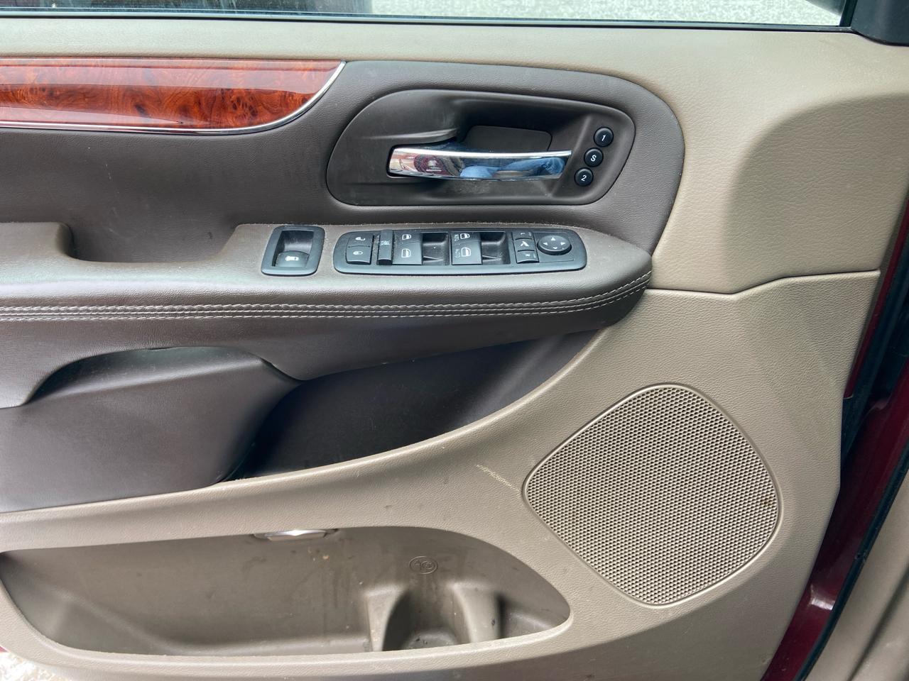 Chrysler Town & Country Limited 2014