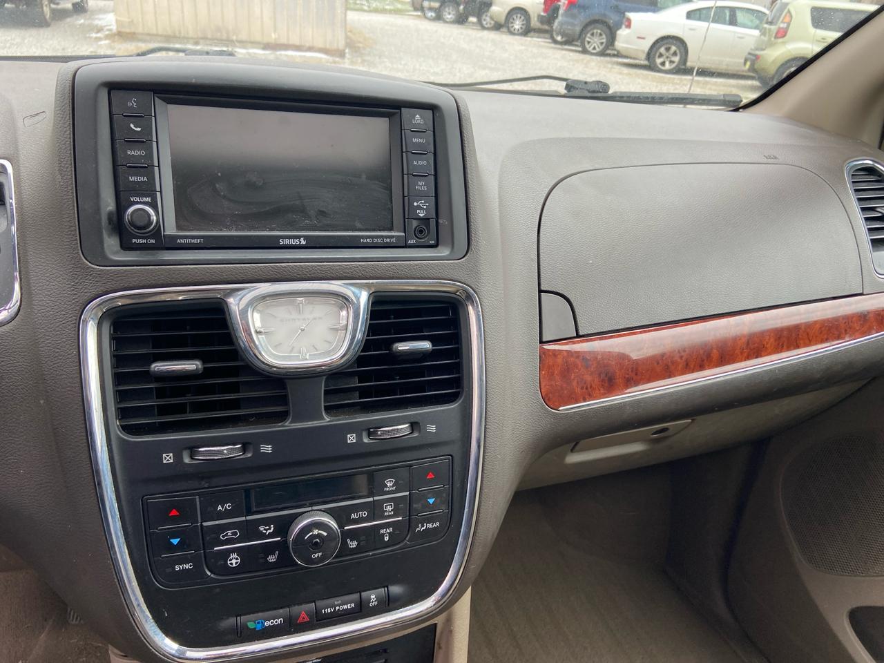 Chrysler Town & Country Limited 2014