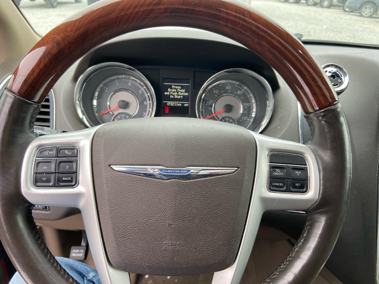 Chrysler Town & Country Limited 2014