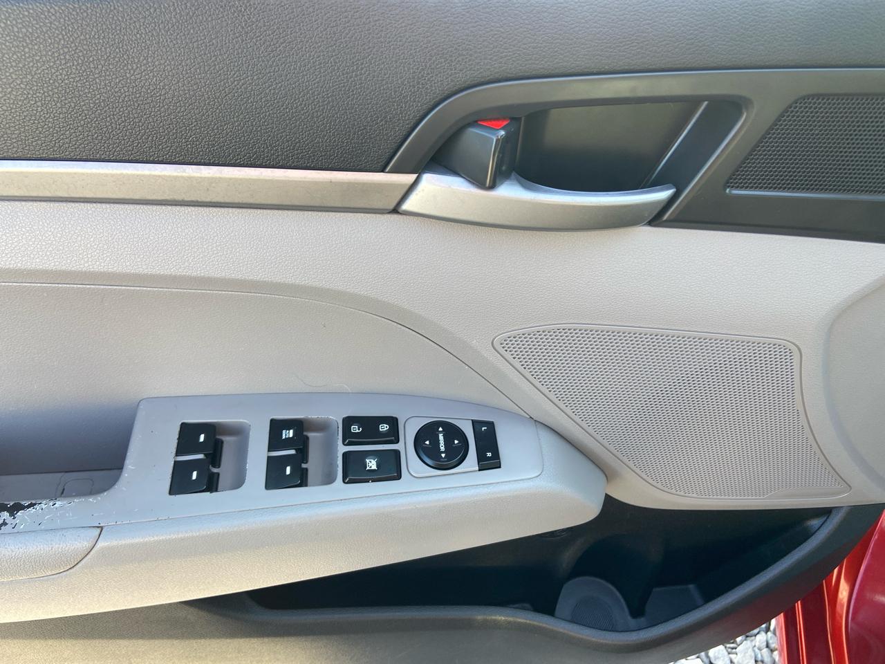 Hyundai Elantra SE 6AT 2017