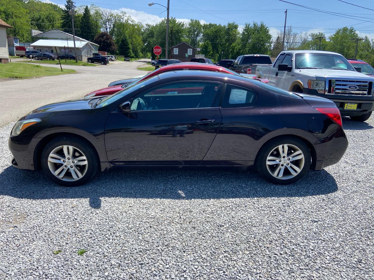 Nissan Altima 2.5 S 6M/T Coupe 2010