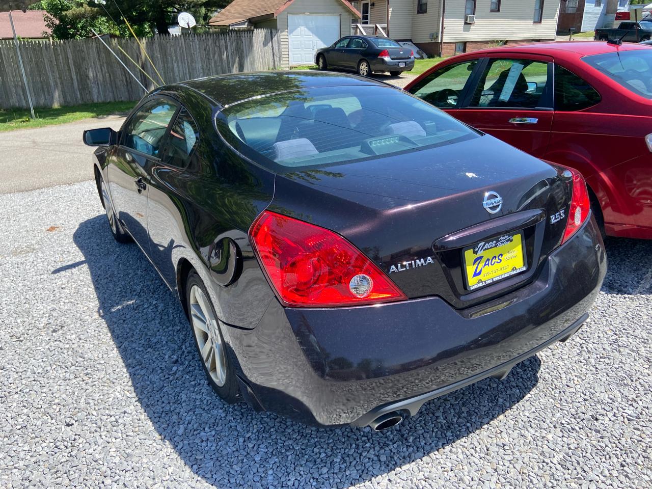 Nissan Altima 2.5 S 6M/T Coupe 2010