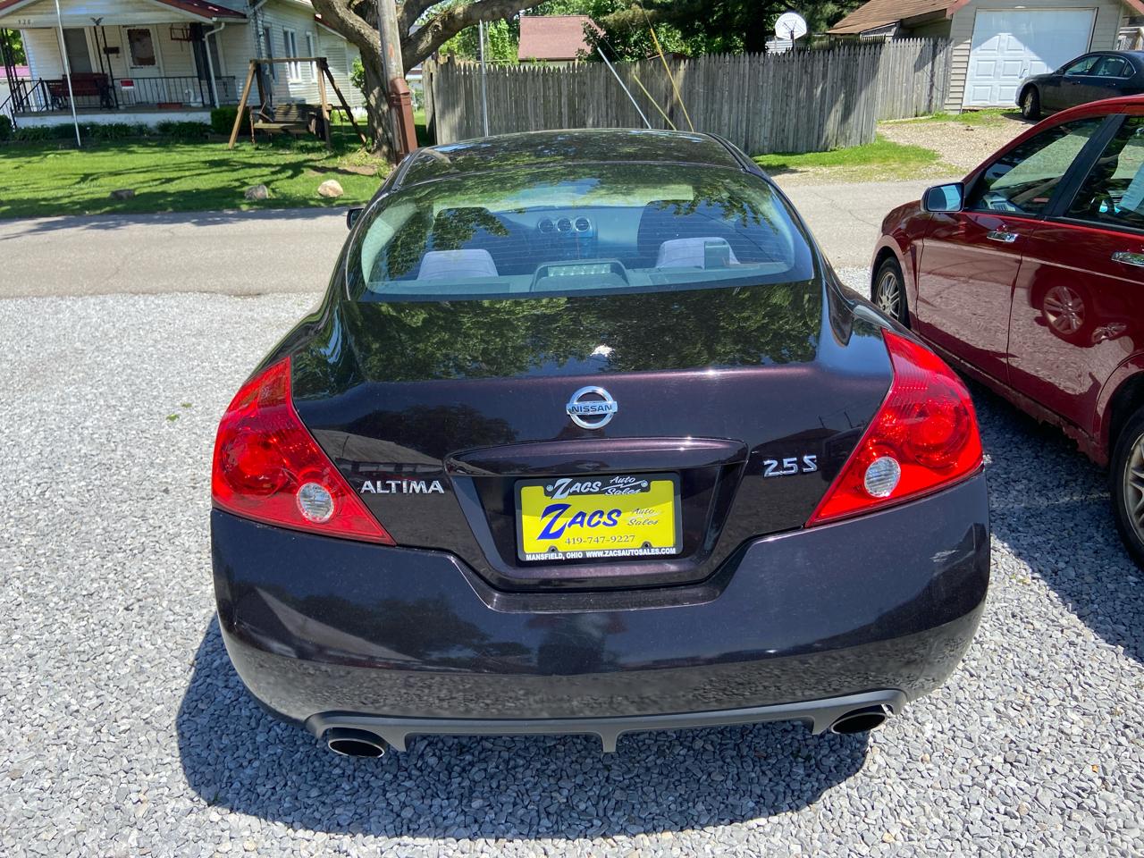 Nissan Altima 2.5 S 6M/T Coupe 2010