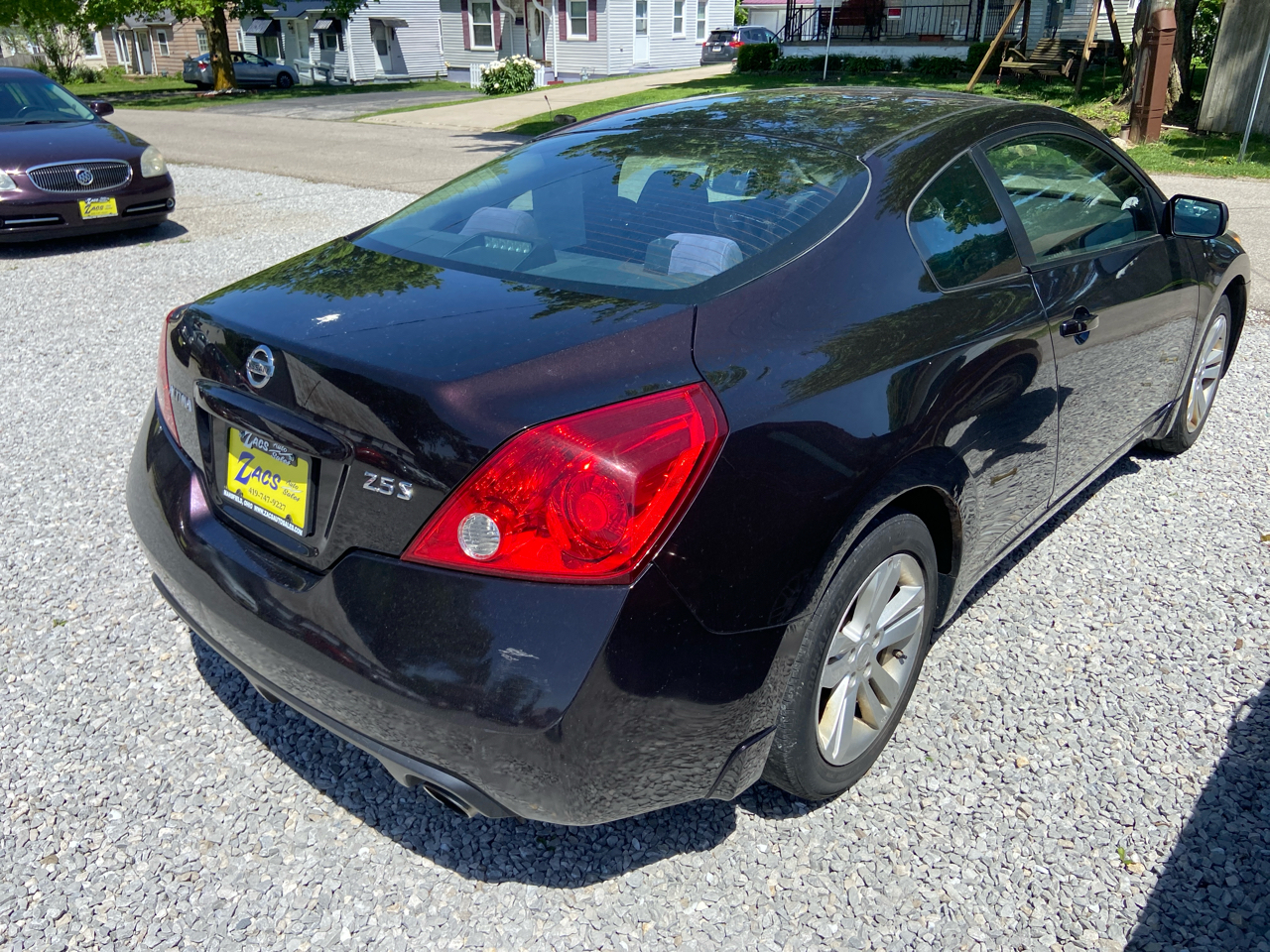 Nissan Altima 2.5 S 6M/T Coupe 2010